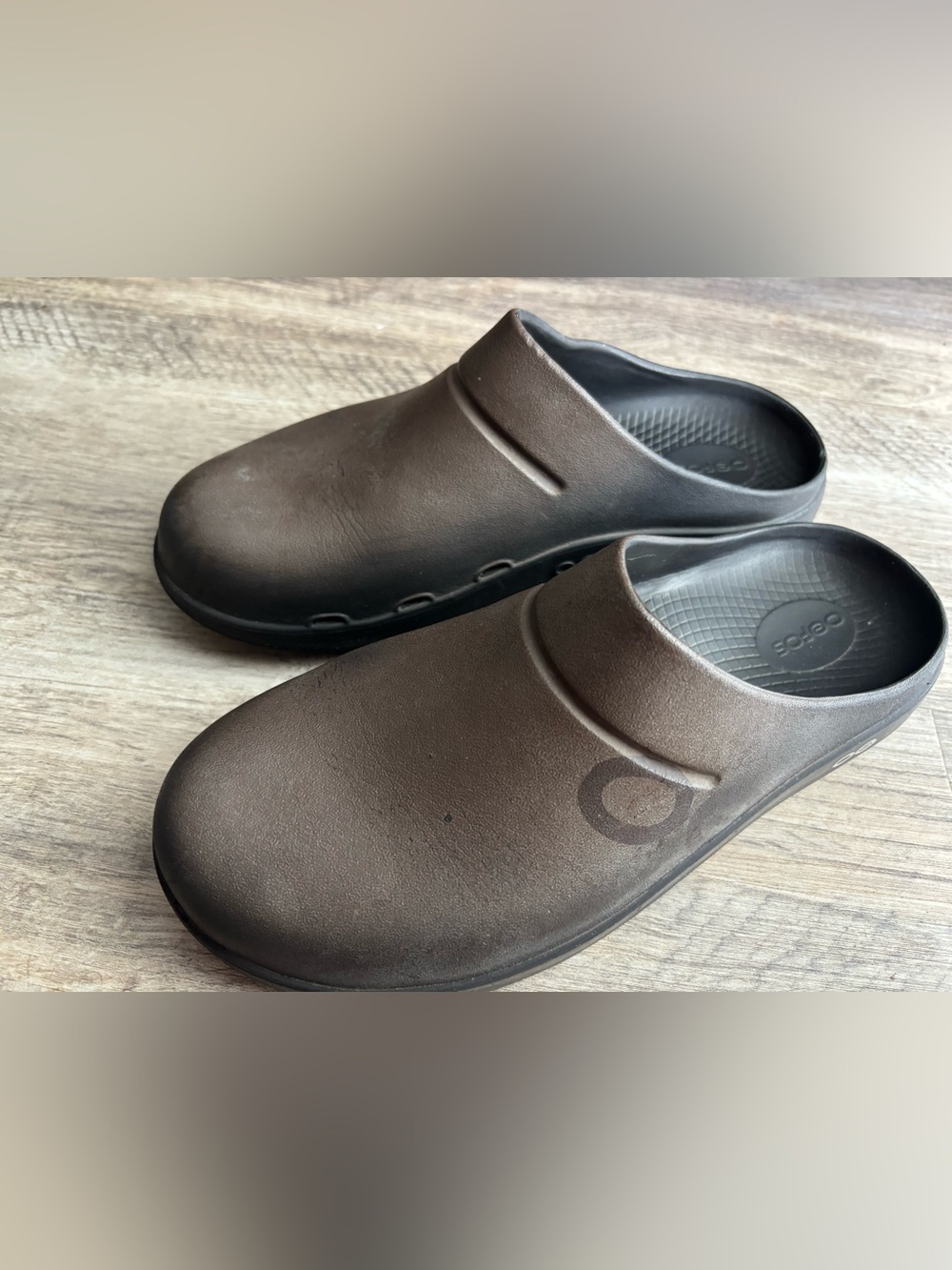 OOFOS Men's Brown Slip-On Recovery Clogs